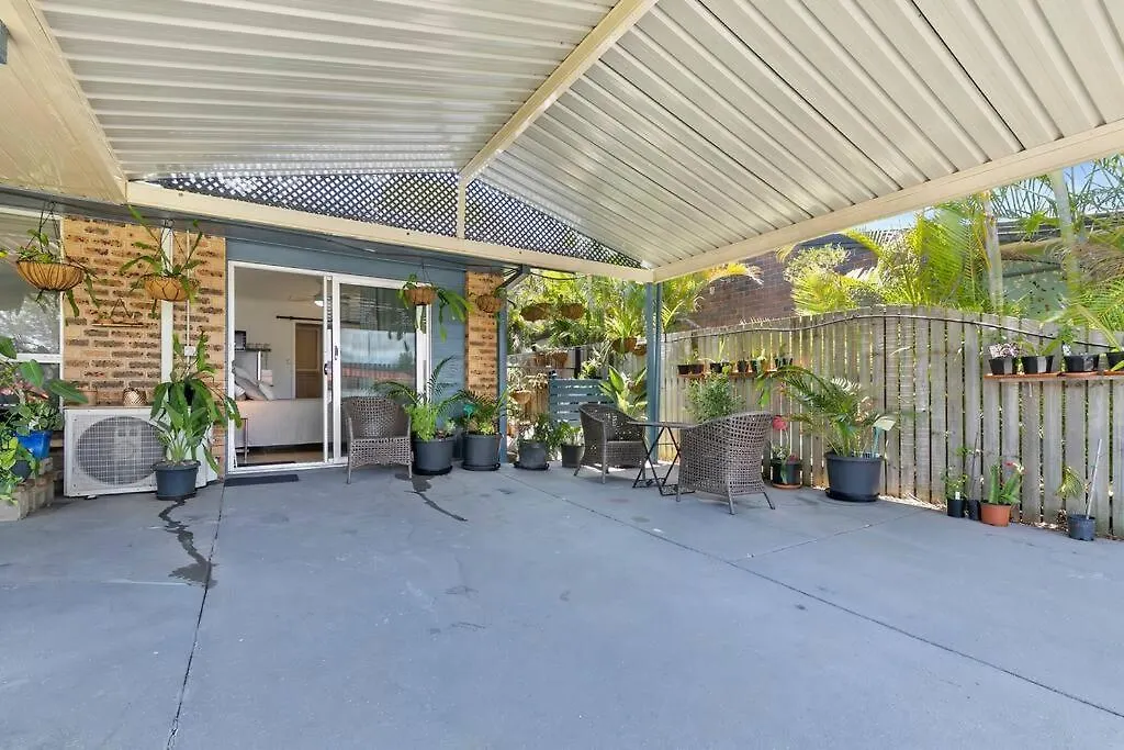 The Brick Batch - Holiday Unit! Bellara 0*,  Australia