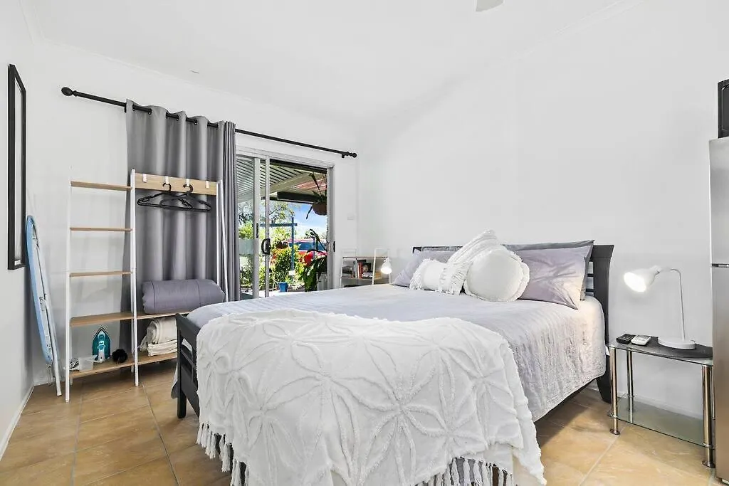 The Brick Batch - Holiday Unit! Bellara Apartment